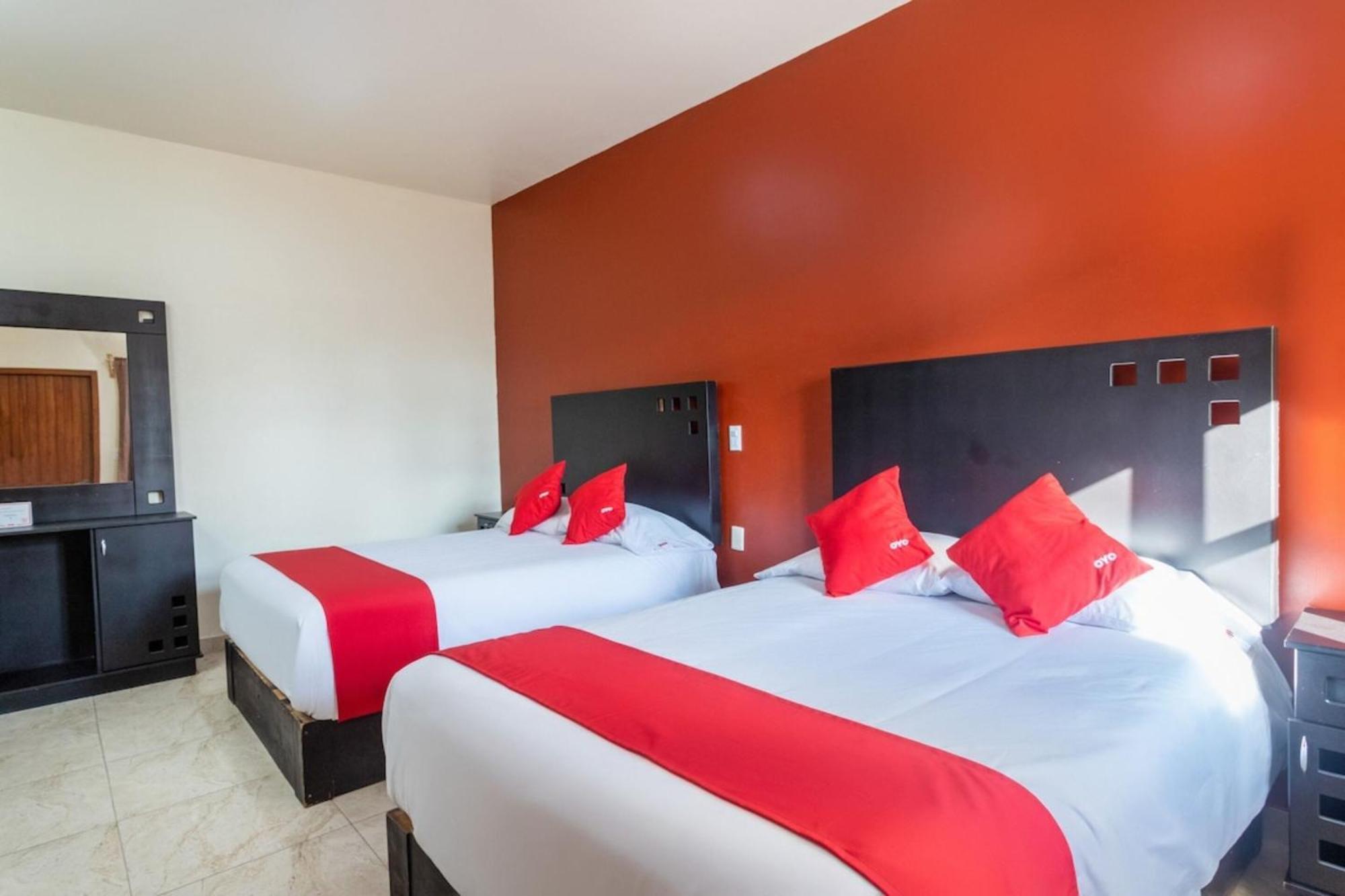Oyo Hotel Emperadores Inn, אטליסקו מראה חיצוני תמונה
