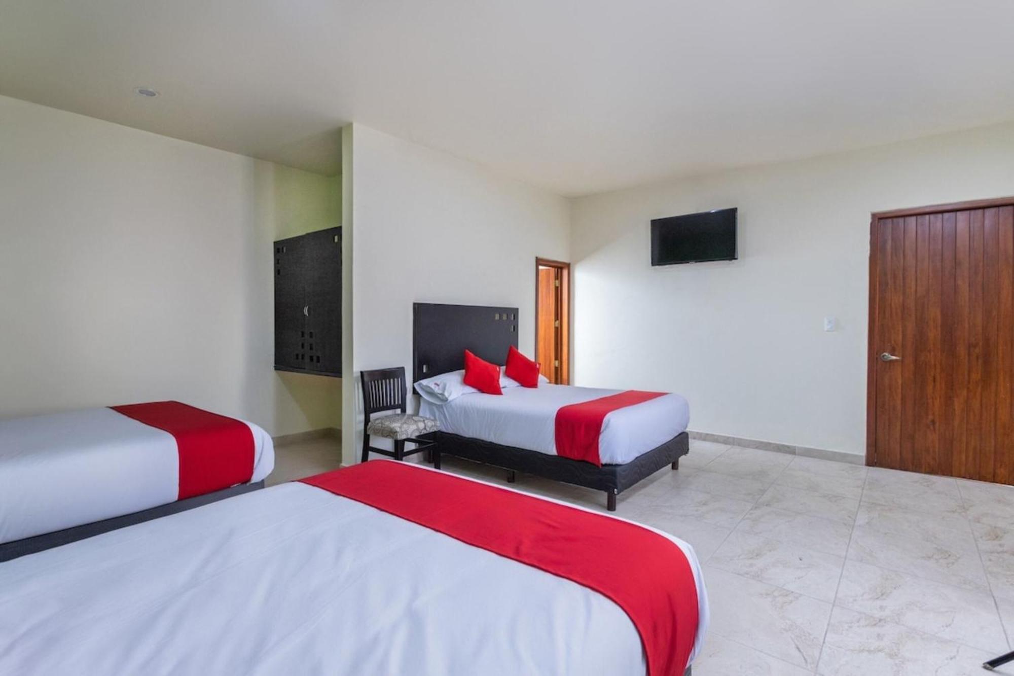 Oyo Hotel Emperadores Inn, אטליסקו מראה חיצוני תמונה