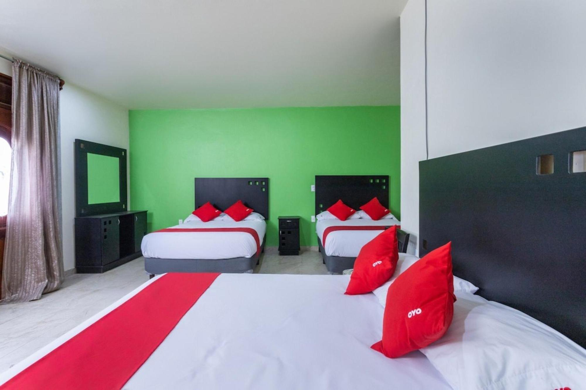 Oyo Hotel Emperadores Inn, אטליסקו מראה חיצוני תמונה