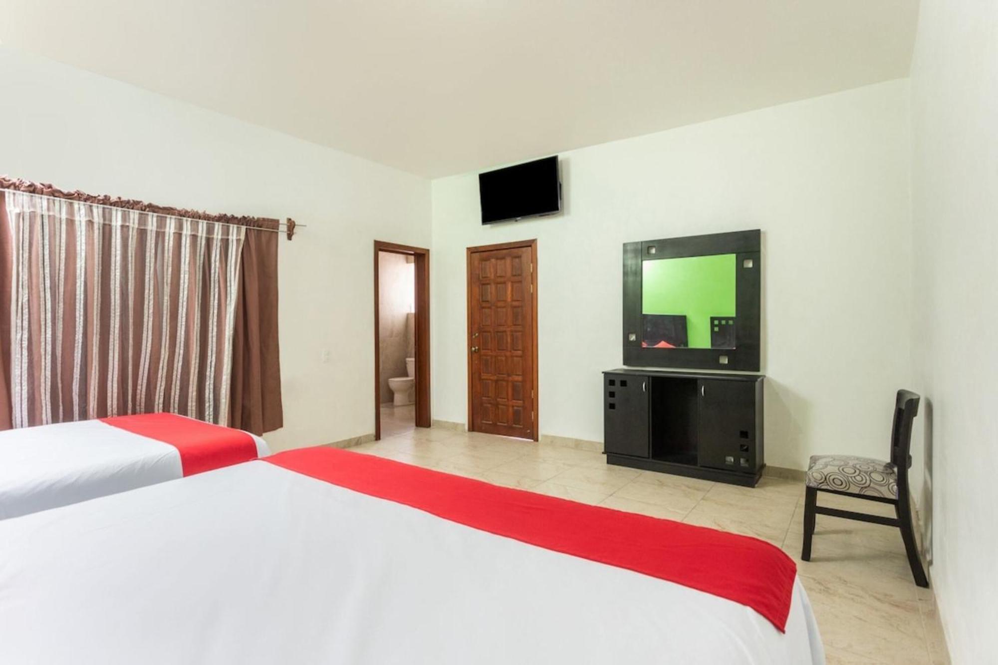 Oyo Hotel Emperadores Inn, אטליסקו מראה חיצוני תמונה