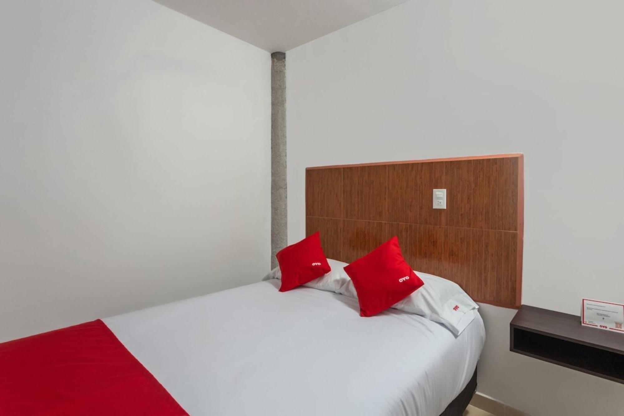 Oyo Hotel Emperadores Inn, אטליסקו מראה חיצוני תמונה