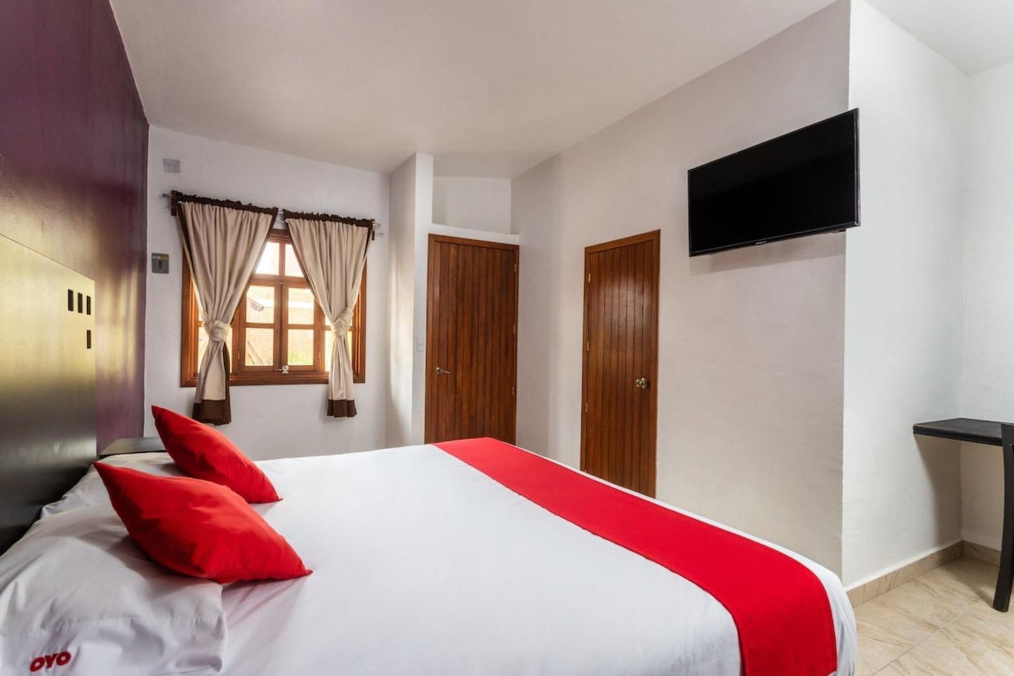 Oyo Hotel Emperadores Inn, אטליסקו מראה חיצוני תמונה